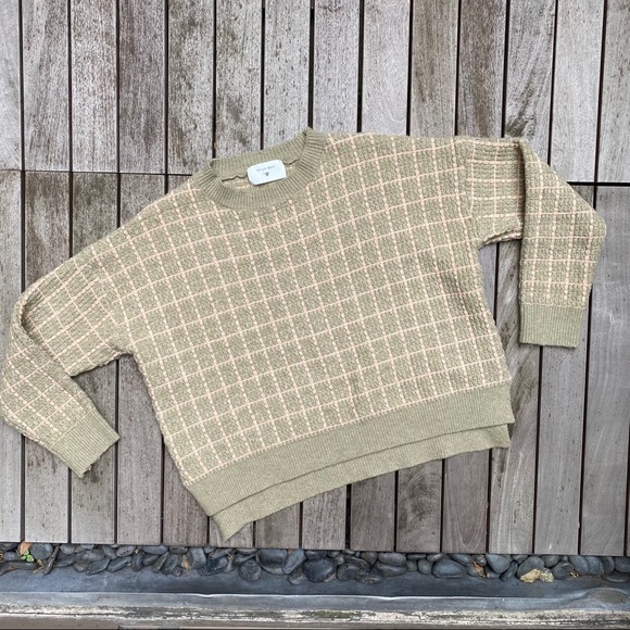 VELVET ROSE Green & Tan Knot Crew Neck Sweater - Picture 2 of 5